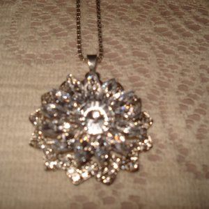 Gorgeous crystal flower sweater chain